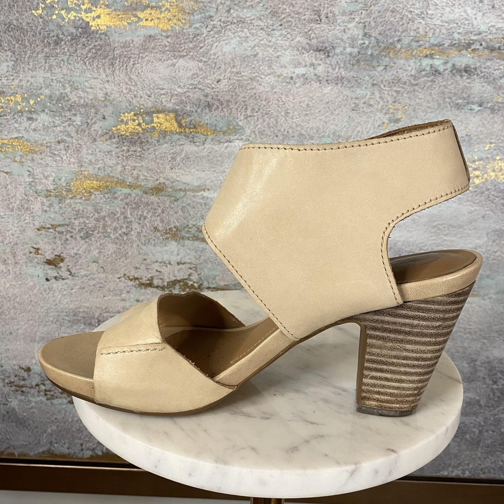 Clarks Artisan Sandals Shoes Womens Size 8 Beige Leather Strappy Block Heel - Picture 6 of 9